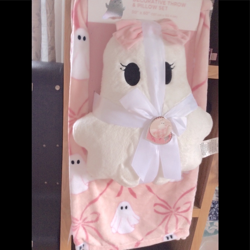 Glam ghoul pink bow Ghost blanket and pillow set